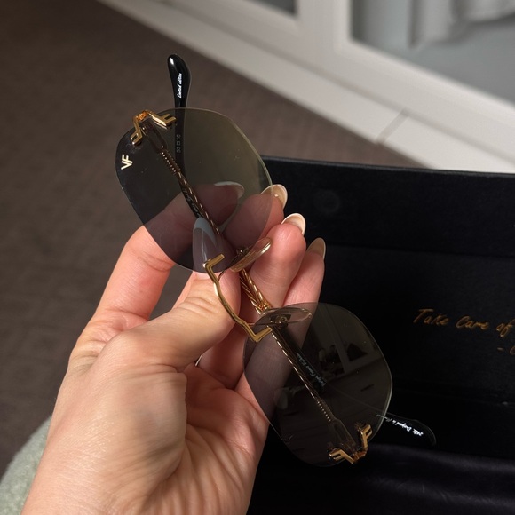 Black and Gold Aviator Sunglasses with Gradient Lenses - Picture 5 of 6